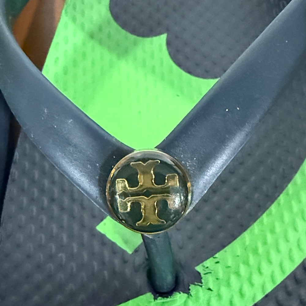 Tory Burch Emory Logo Flip Flops in a green and black colorway - Picture 5 of 8